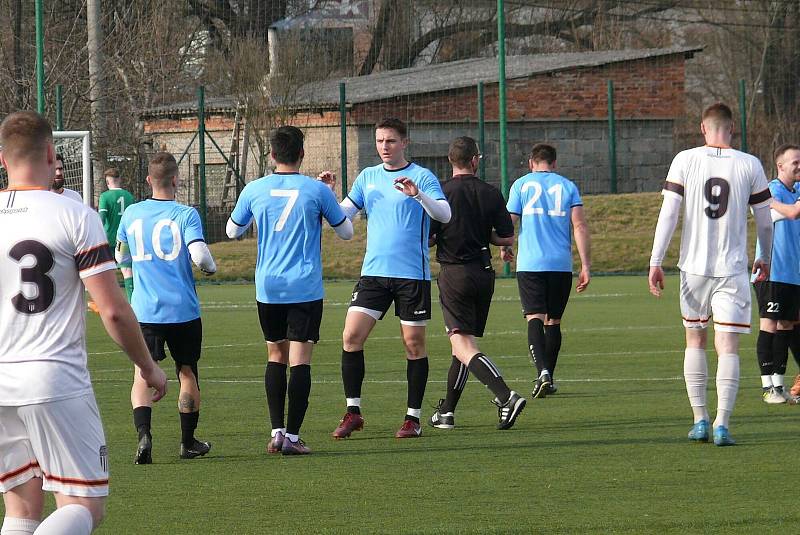 Krajský přebor: Police nad Metují (v bílém) - Solnice 0:2