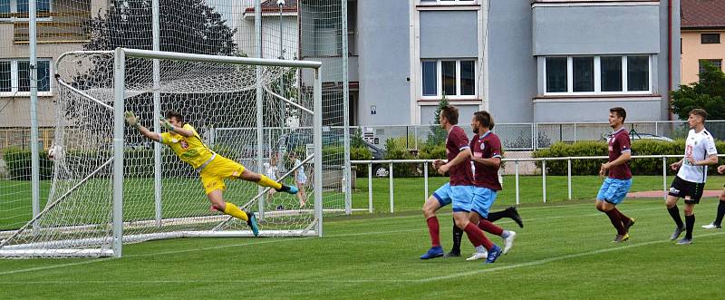 Fotbalový AGRO CS Pohár: FC Hradec Králové B - FK Náchod.