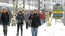 Napadaný sníh ztěžuje život v Hradci (2. prosince 2010).