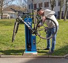 Novou servisní cyklostanici umístí město na labské nábřeží u Novákových garáží.