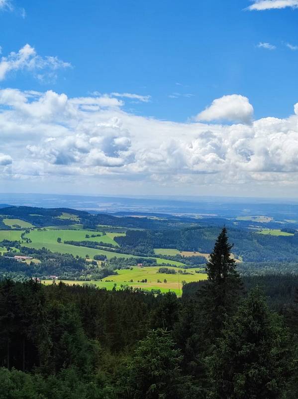 Rozhledna Suchý vrch a Kramářova chata.