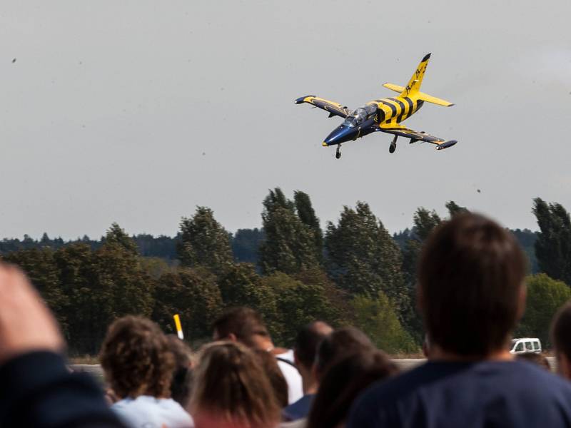 Mezinárodní přehlídka letecké techniky CIAF na královéhradeckém letišti.