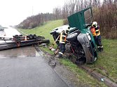 Dodávka havarovala na 76. kilometru dálnice u Dobřenic.
