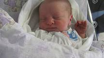 JAKUB ŠPÁNEK se narodil 14. listopadu v 11.07 hodin. Měřil 49 centimetrů a vážil 3330 gramů. Těší se z něho maminka Gabriela, tatínek Libor a bratr Matěj ze Smiřic.
