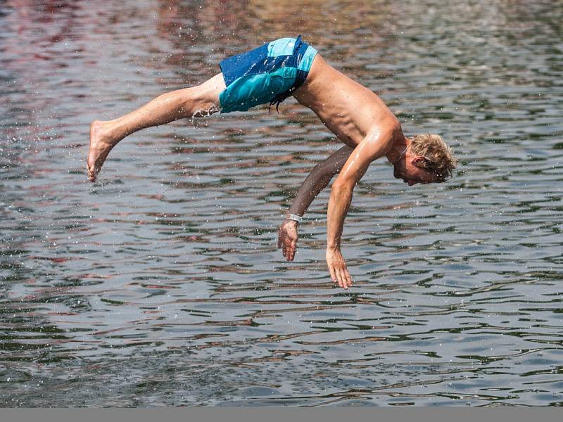 Zážitkový festival Just life na Správčickém rybníku v Předměřicích nad Labem.