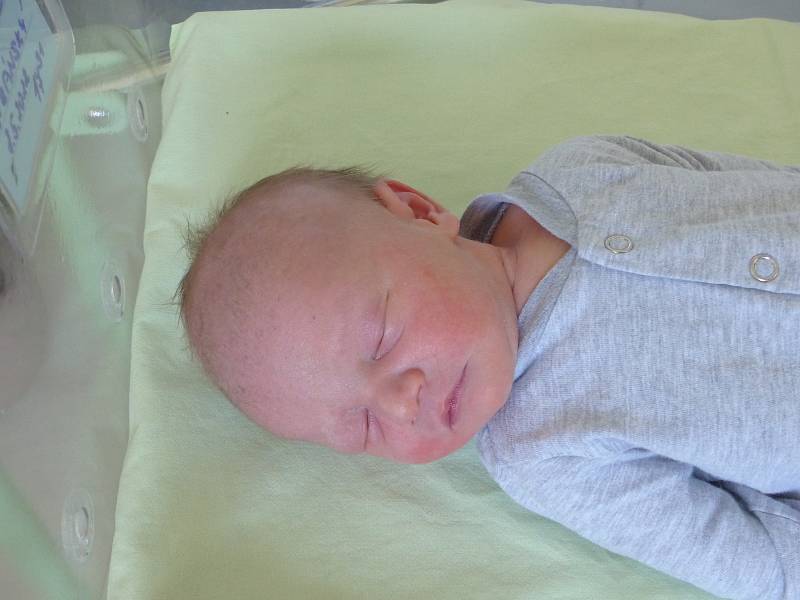 DANIEL STRÁNSKÝ se narodil 8. května 2022 v kolínské porodnici, vážil 2950 g a měřil 50 cm. V Chlumci nad Cidlinou se z něj těší maminka Andrea a tatínek Pavel.