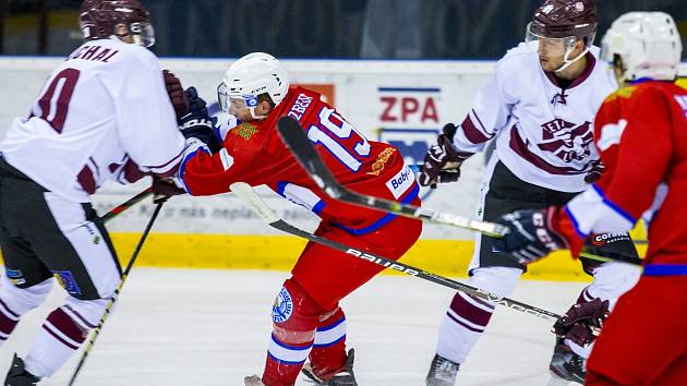 Hokejisté Nové Paky na vlastním ledě podlehli Letňanům 1:2. Obě branky jim vstřelil Lukáš Kastner.