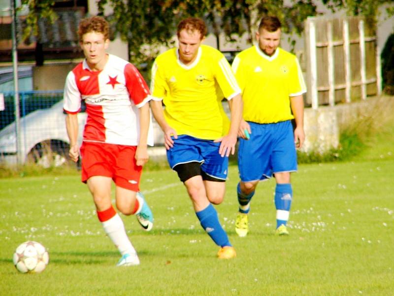 Okresní přebor ve fotbale: Boharyně - Slavia Hradec Králové B.