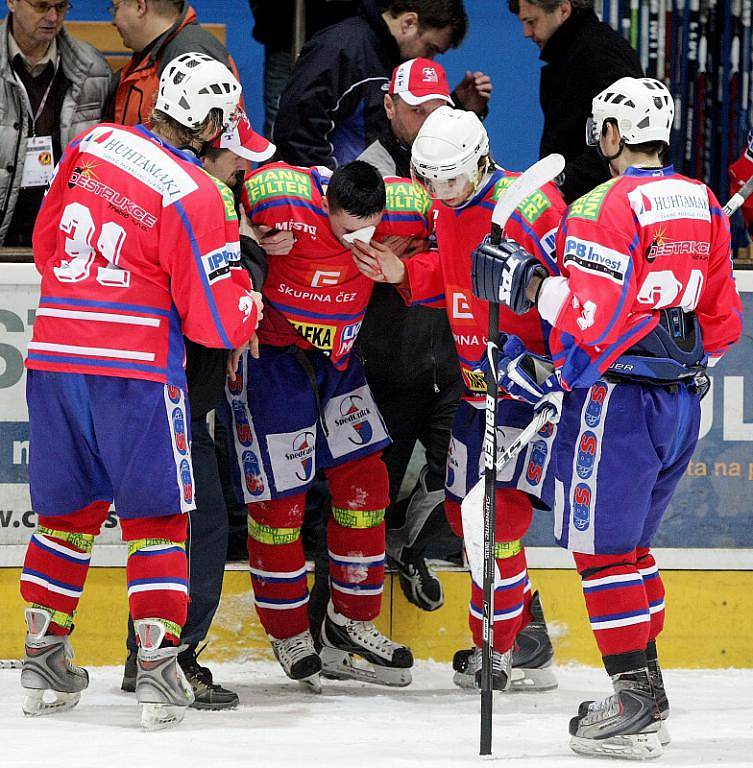 HC VCES Hradec Králové - SK Horácká Slavia Třebíč 1:4, neděle 21. února 2010.