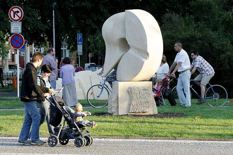 Unikátní výstava soch pocházejících z Hořického symposia byla v Hradci Králové 26. července slavnostně zahájena.