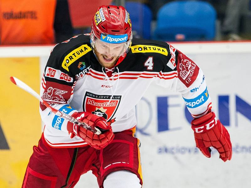 Hokejová extraliga: Mountfield HK - HC Oceláři Třinec.