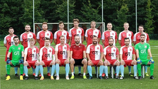 FC Slavia Hradec Králové B (Jan Moník, dolní řada první zprava)