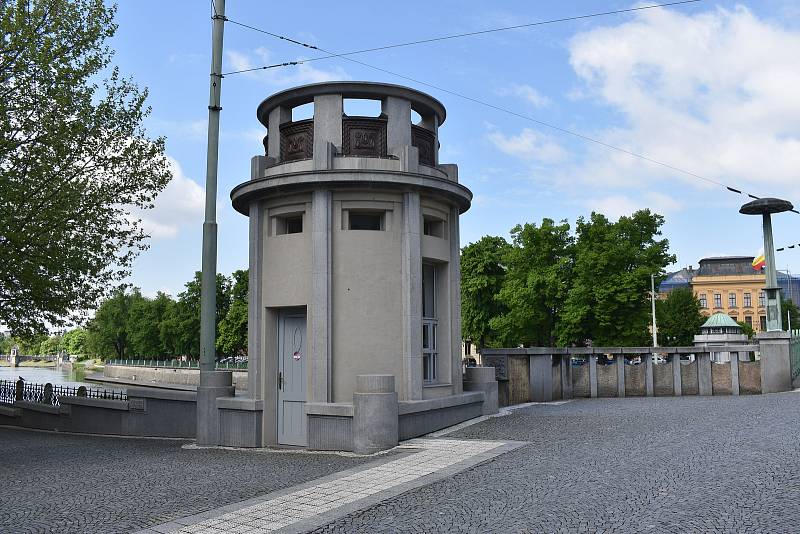 Jediná oficiálně obsazená rotunda je na Eliščině nábřeží. Nájemce ale městu neplatí a čeká ho výpověď.