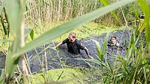 Drsný překážkový závod Gladiator race.