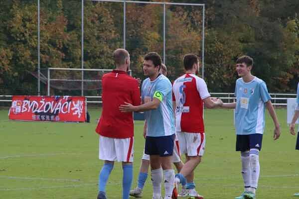 BITVA FAVORITŮ. Fotbalisté Slavie Hradec Králové lídra z Nového Bydžova nezastavili a ten jim v krajském přeboru nadále uniká.