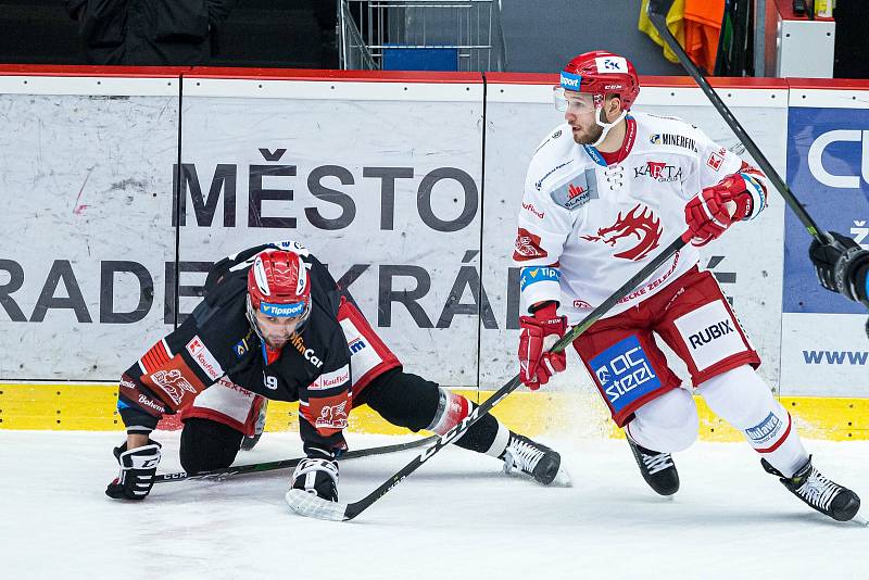 Hokejová extraliga: Mountfield HK - HC Oceláři Třinec.