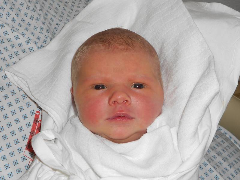 ADRIANA RÁZLOVÁ se narodila 9. října ve 14.55 hodin. Měřila 52 cm a vážila 3830 g. Velkou radost udělala svým rodičům Kateřině Horákové a Liboru Rázlovi z Lipin. Tatínek byl u porodu nejlepší pod sluncem.