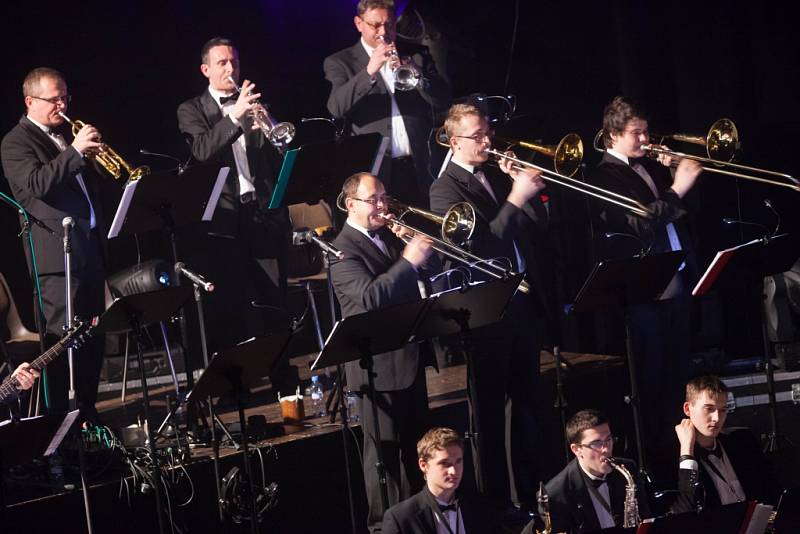 Orchestr Pirate Swing Band Jiřího Ševčíka v Kongresovém centru Aldis v Hradci Králové.