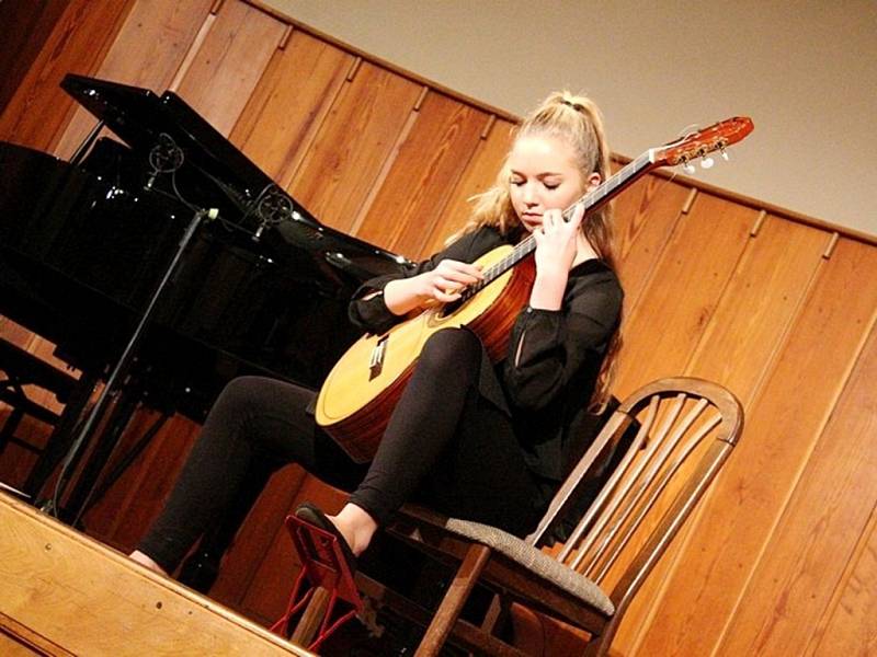 Koncert Střezina GALA hudebního oboru hradecké ZUŠ v přednáškovém sále Muzea východních Čech.