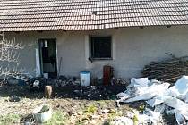 V Měníku u Nového Bydžova hořel rodinný dům.