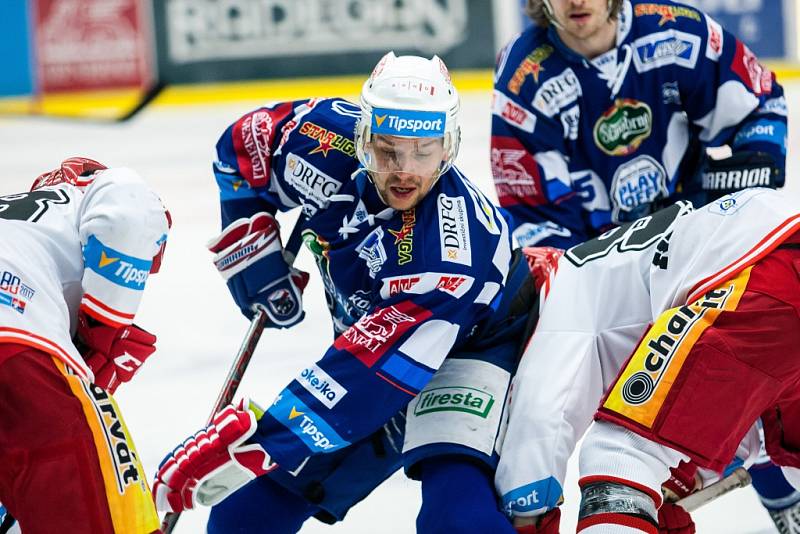 Semifinále Generali play off hokejové extraligy: Mountfield HK - HC Kometa Brno.