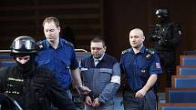 Soud s třiatřicetiletým Romanem Fröhoaffem obžalovaným z pokusu o vraždu ve Věznici Pardubice. 