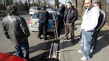 Policisté kontrolovali každé vozidlo, které chtělo jet do Nového Bydžova.