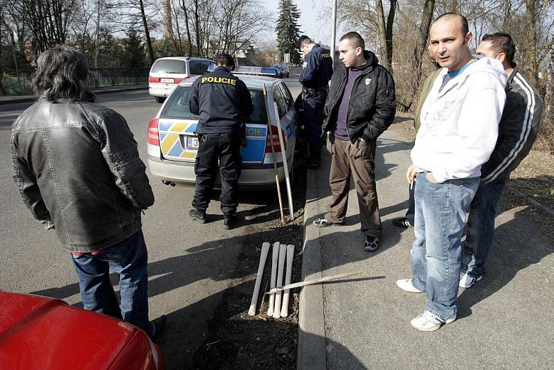 Policisté kontrolovali každé vozidlo, které chtělo jet do Nového Bydžova.