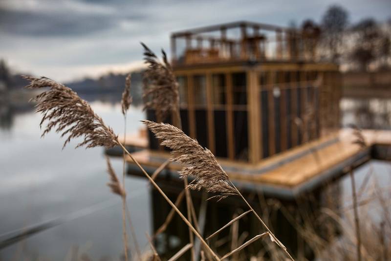 Sauna lautta na plovárně v Hradci Králové.