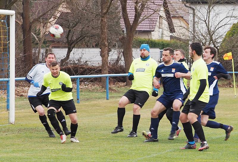 Zápas okresního přeboru Malšova Lhota (v modrém) vs. Lovčice 5:0