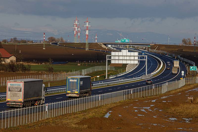 Do konce roku 2025 silničáři zprovozní obchvat Českých Budějovic a další úseky D3, prodlouží se dálnice D4, D6, D49 a D55. Dokončí se dálnici D48 včetně obchvatu a také další úseky dálnic.
