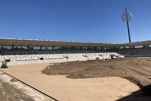 Dokončení nového hradeckého stadionu se blíží.