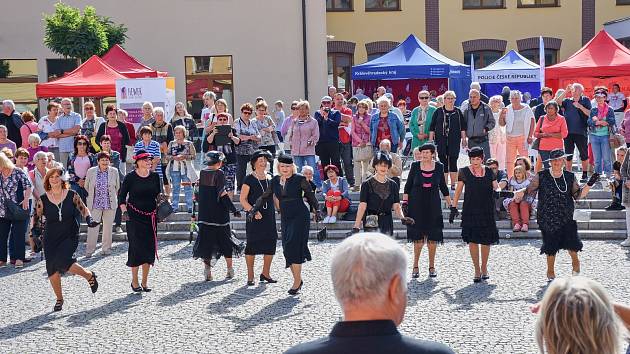Mezinárodní den seniorů se slavil v neděli 1. října na Pivovarském náměstí v Hradci Králové.