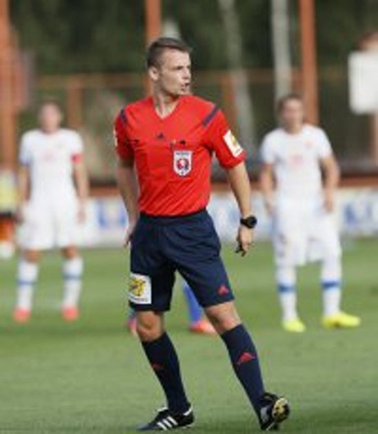 Fotbalový rozhodčí Pavel Orel - z okresní úrovně až na mezinárodní scénu.