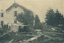 Škody způsobené tornádem v Malšovicích v roce 1899.