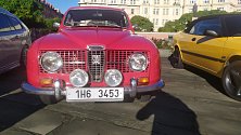 Více než dvacet vozů švédské značky Saab v sobotu dorazilo na Masarykovo náměstí v Hradci Králové.