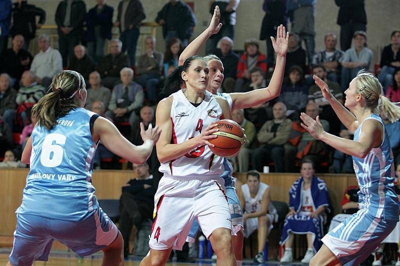 Basketbal, ŽBL: Hradec Králové - Karlovy Vary. (Sobota 23. října 2010)