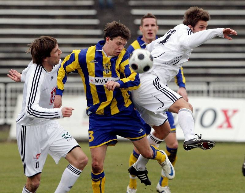   Zleva hradecký Martin Kasálek, Václav Zapletal a hradecký Ján Nemček.