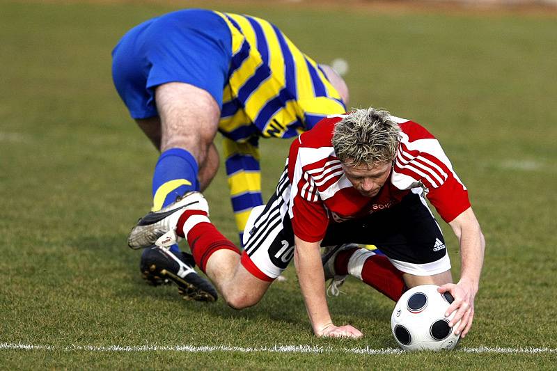 Fotbal, divize C: Živanice - AFK Chrudim (15. března 2009).