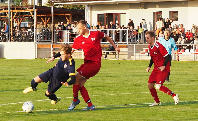 OKRESNÍ PŘEBOR Nechanice (v modrém) – Dohalice 3:1.