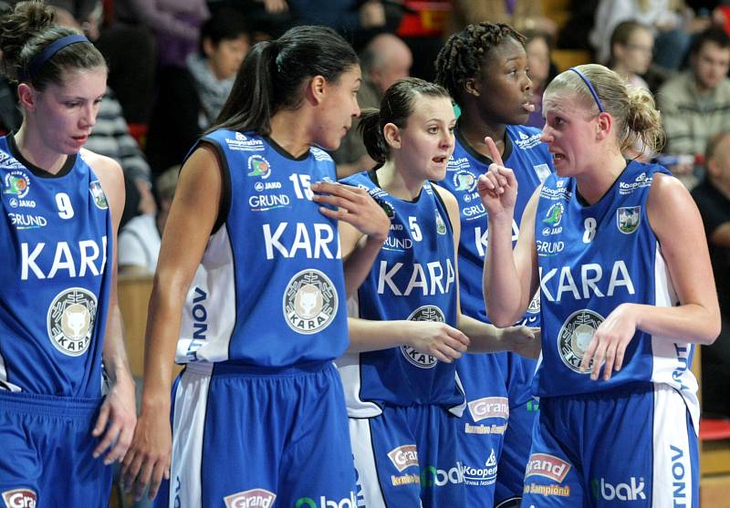 Ženská basketbalová liga: Sokol Hradec Králové - Kara Trutnov.