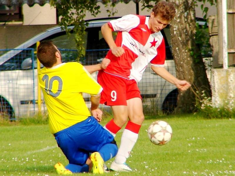 Okresní přebor ve fotbale: Boharyně - Slavia Hradec Králové B.