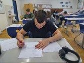 Děti z 9. tříd ZŠ se pečlivě připravují na jednotné přijímací zkoušky z českého jazyka a matematiky.