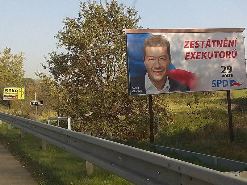 Volební billboardy na místech, kde by neměly být.