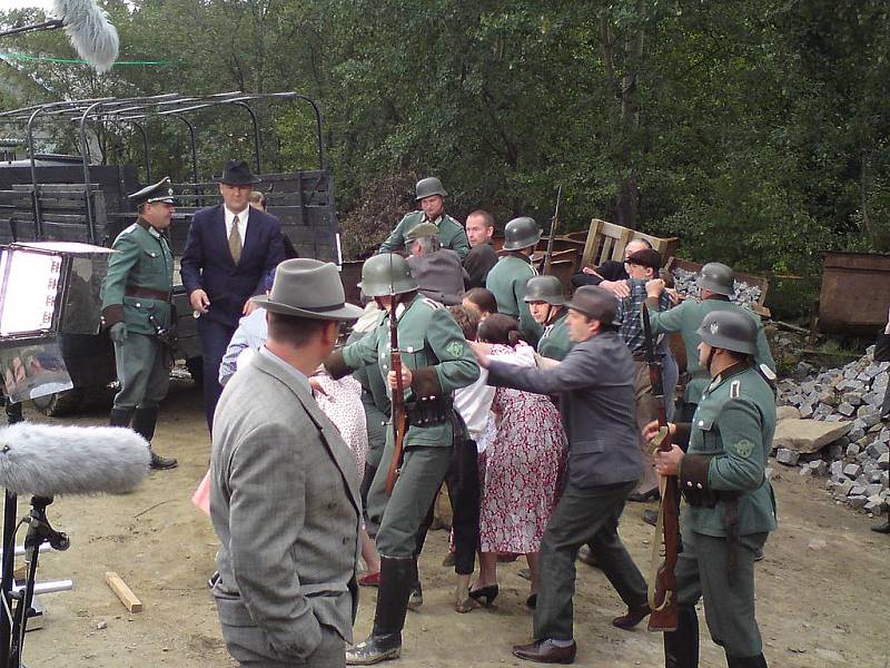 Garda města Hradce Králové se podílela na tvorbě filmu Ležáky.