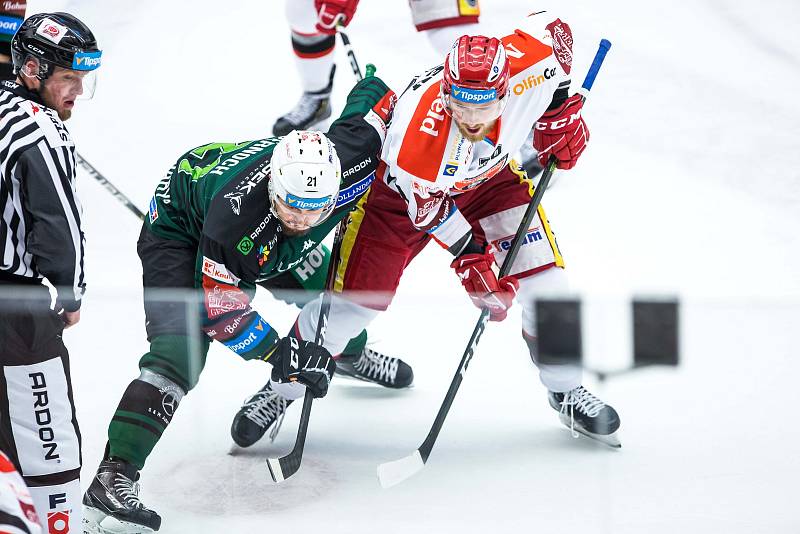 Předkolo hokejového Generali play off Tipsport extraligy: Mountfield HK - HC Energie Karlovy Vary.