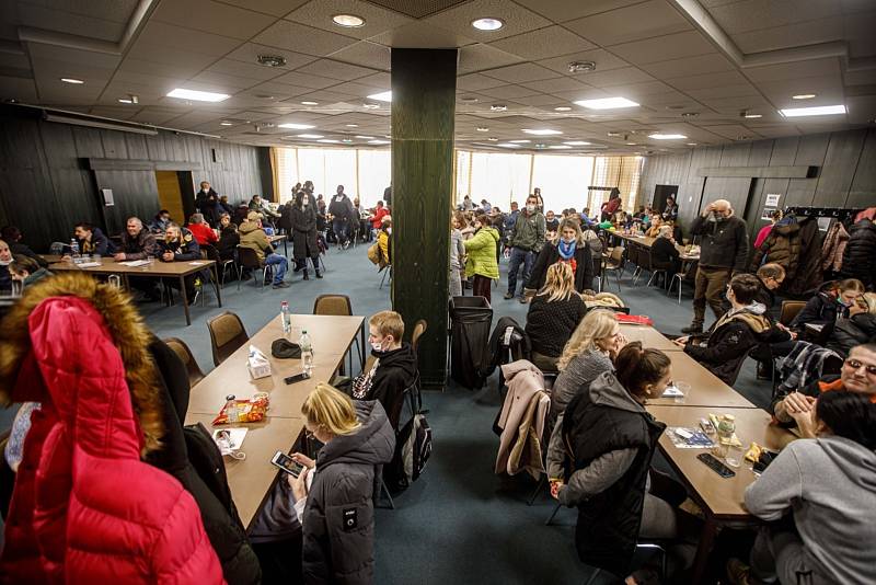 Fotogalerie: Krajské asistenční centrum pomoci Ukrajině v Aldisu už funguje  - Rychnovský deník