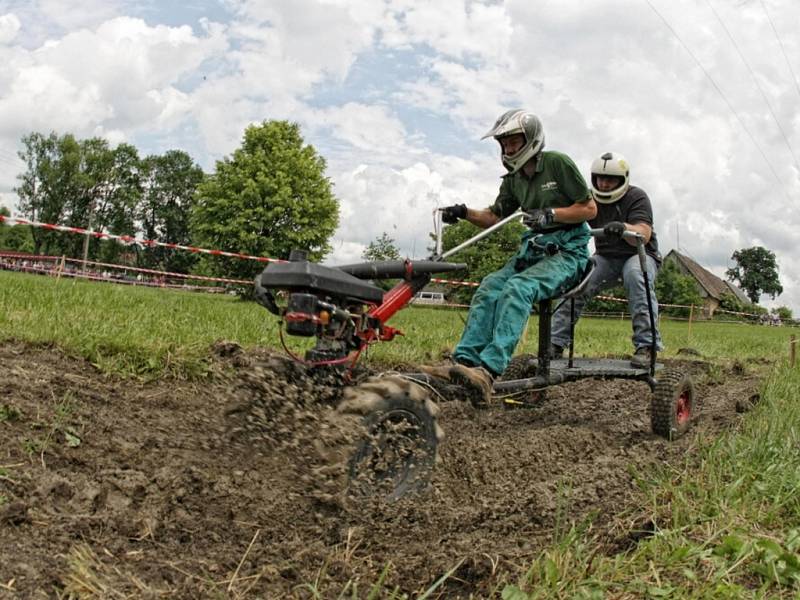 Závody zahradní techniky aneb Terra Cup ve Výravě.