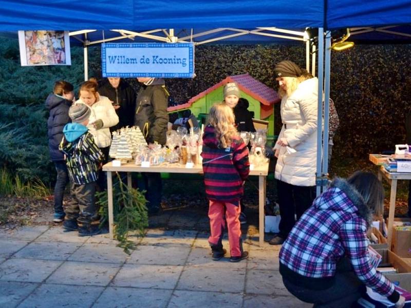 Adventní trh v Holandsku na školní zahradě hradecké ZŠ Sion J. A. Komenského.