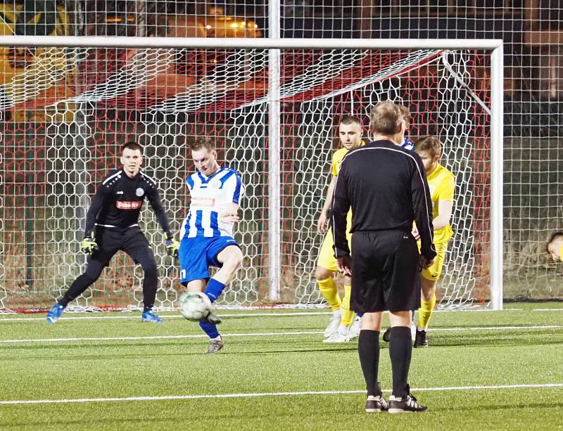 FC Polissja Žitomir (ve žlutém) versus FK Náchod 4:1 (1:0)